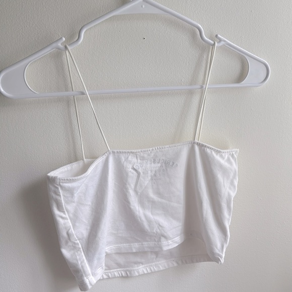 Basic white Top - Picture 2 of 2